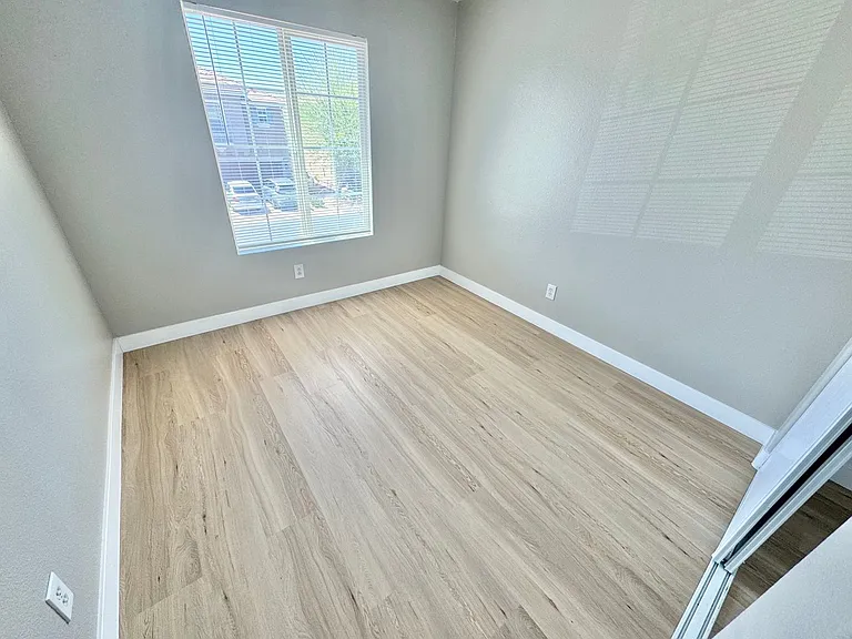 8782 Brilliant Star Dr — Photo 32