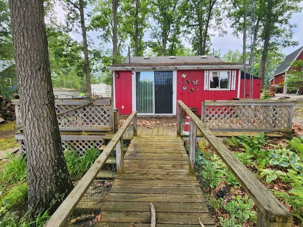 2602 Cathy St, Harrison, MI 48625