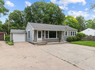 1218 S Memorial Dr, Appleton, WI 54915