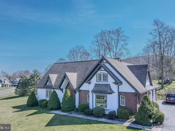 305 Linnippi Trl, Lock Haven, PA 17745