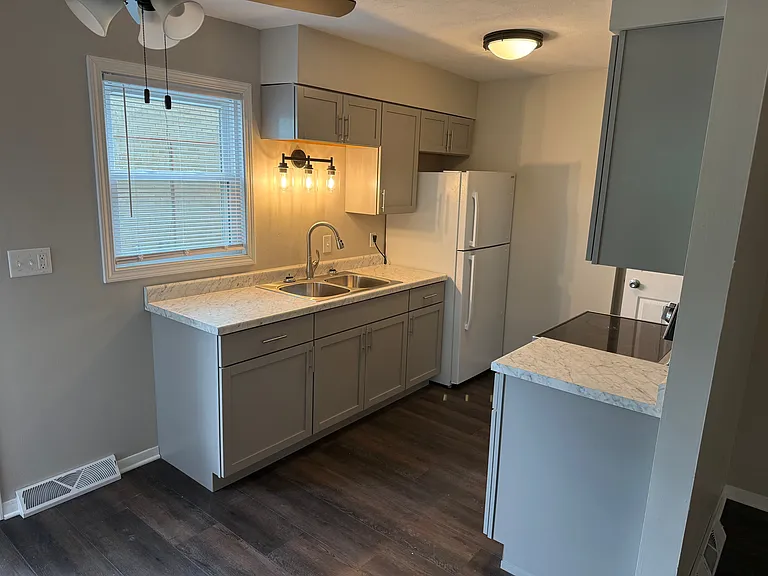 27 Sutton Ct — Photo 1