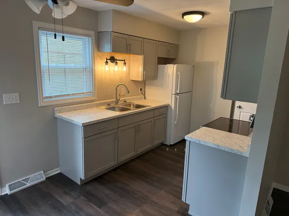 27 Sutton Ct, Bettendorf, IA 52722