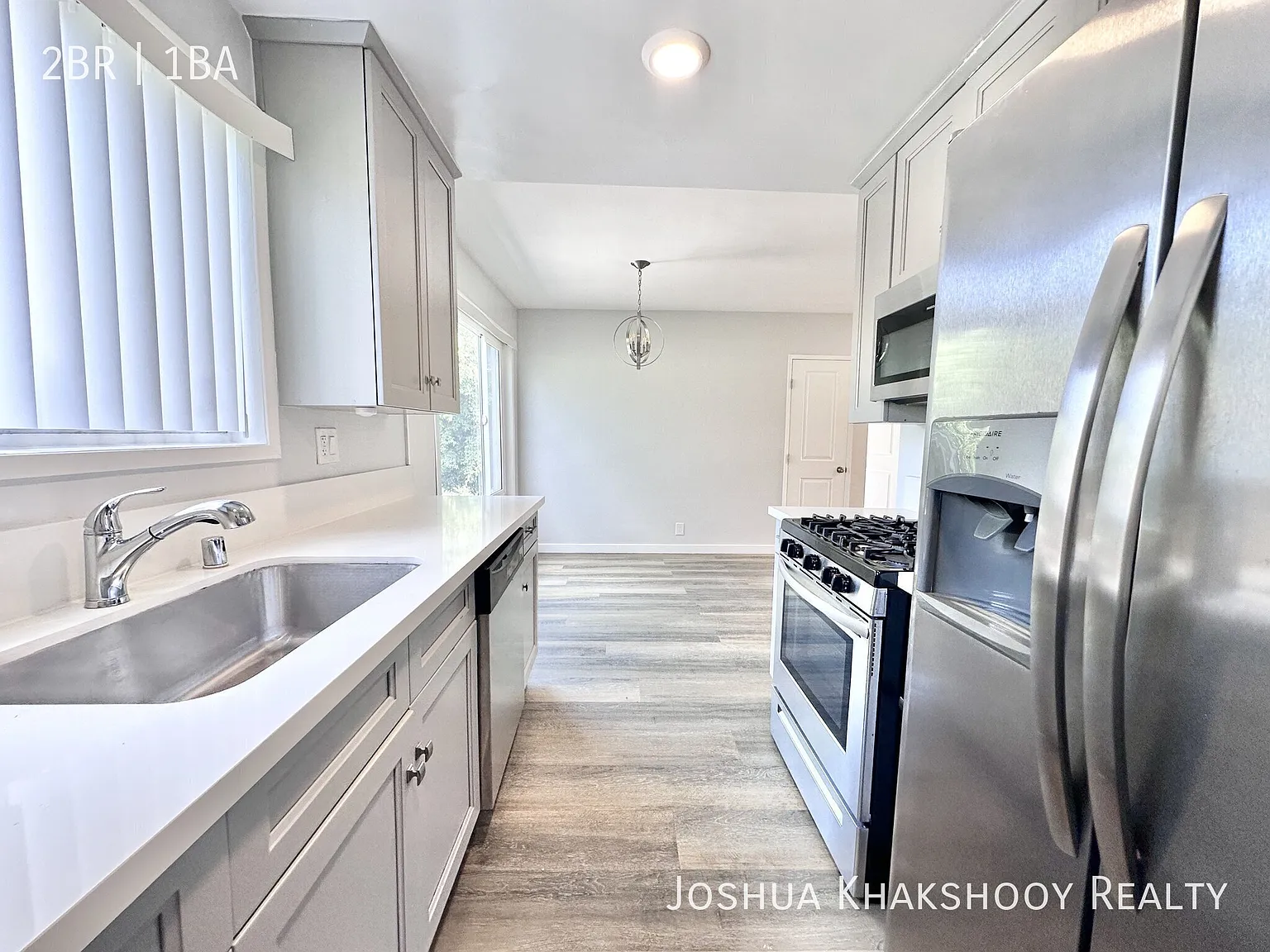 752 N Hayworth Ave — Photo 4