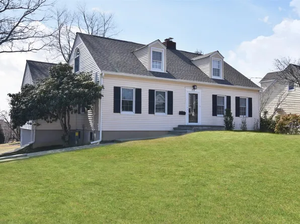 24 Lochland Road, Valhalla, NY 10595