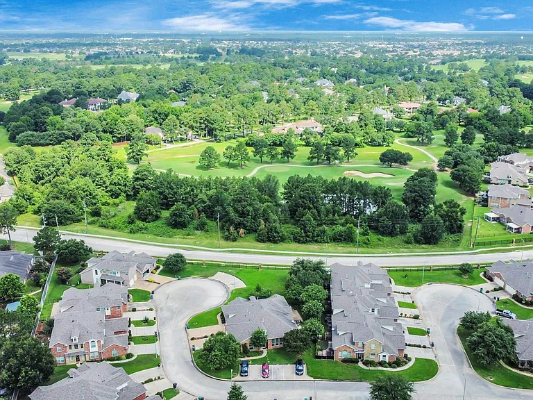 8624 Sunset Loch Dr — Photo 42