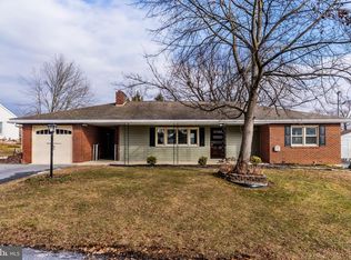 1913 Maplewood Dr, Carlisle, PA 17013