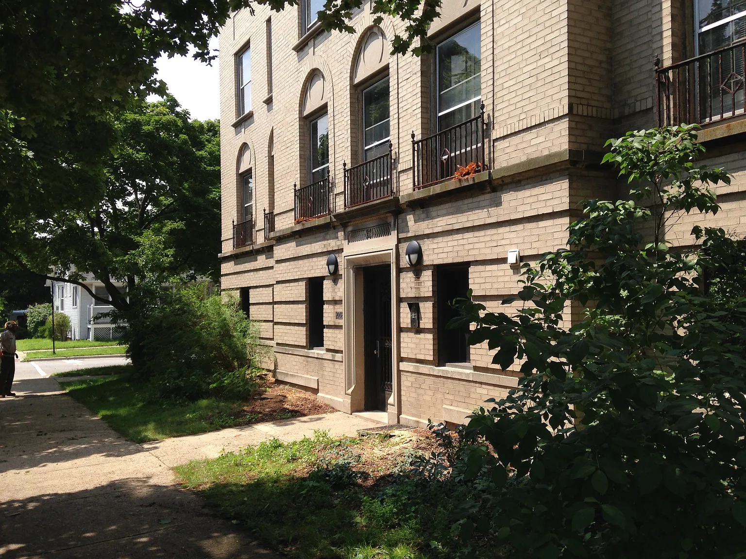 2068 W Farwell Ave — Photo 1
