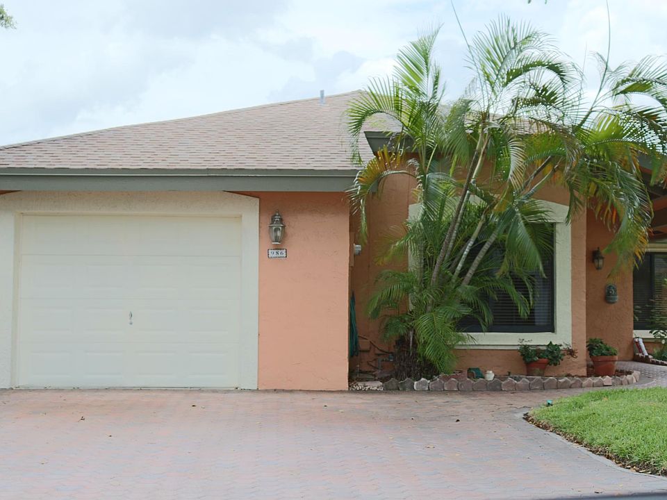 1st image of 986 NW 89th Ave