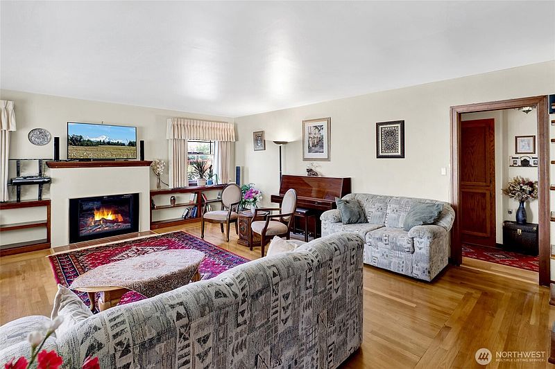 4th image of 2900 Cornwall Avenue