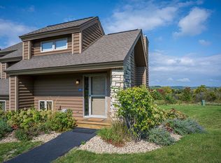 20 Poplar Rdg, Galena, IL 61036