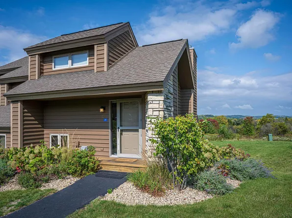 20 Poplar Rdg, Galena, IL 61036