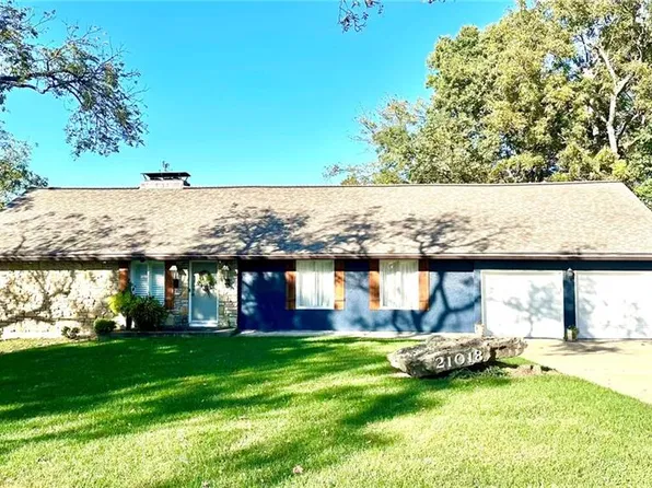 21018 Bittersweet Dr, Lenexa, KS 66220