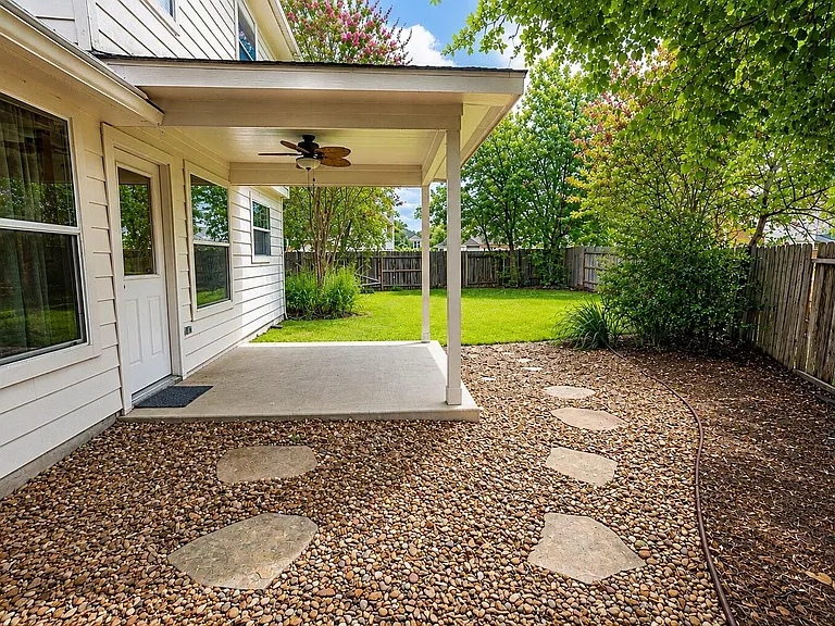 9607 Memorial Crossing Ct — Photo 2