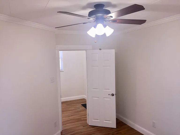 526 W Dale St — Photo 19