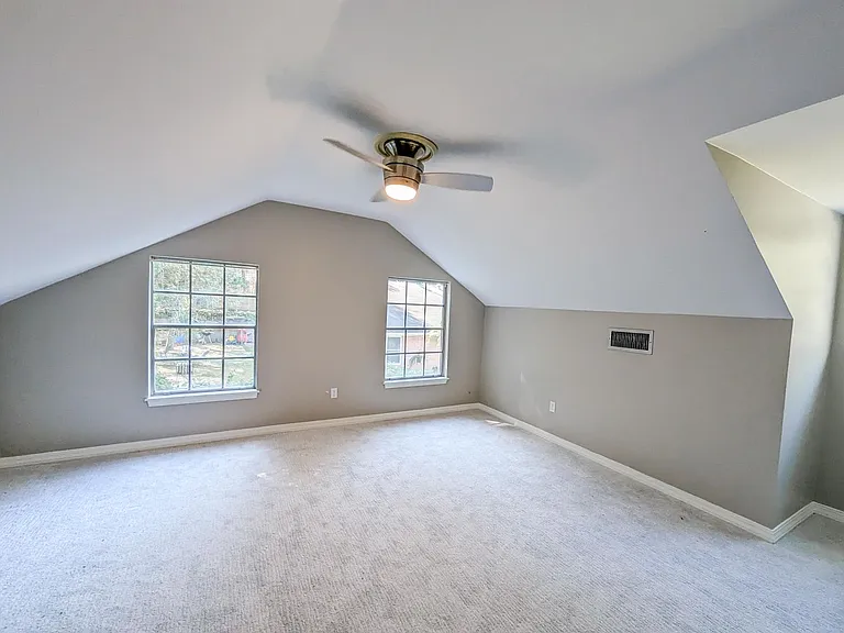 6231 Dillingham Ave — Photo 12
