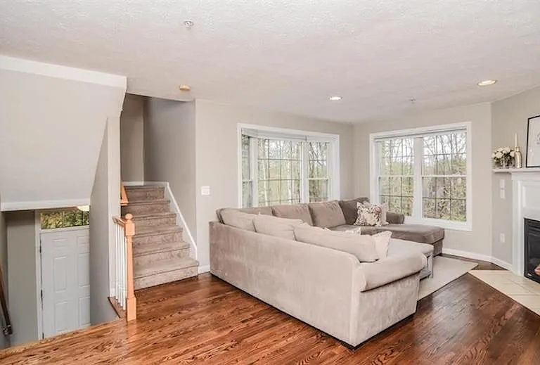 14 Georgetowne Dr — Photo 5