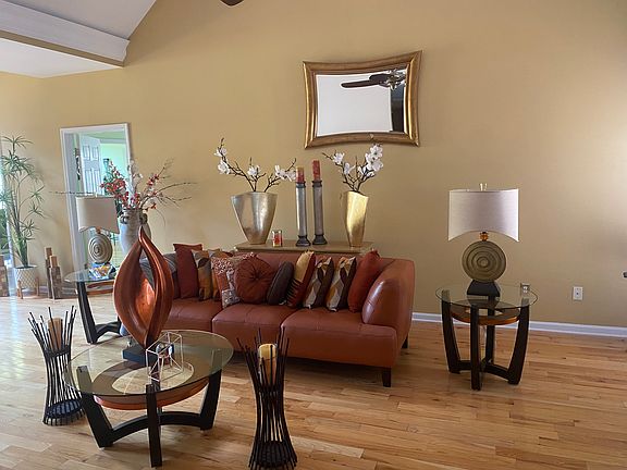 3rd image of 708 Deerwood Dr