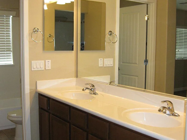 1147 E Cedar St — Photo 8