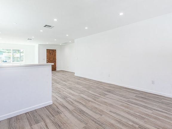 5th image of 7352 Loma Verde Ave