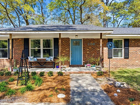 2nd image of 208 Yaupon Drive