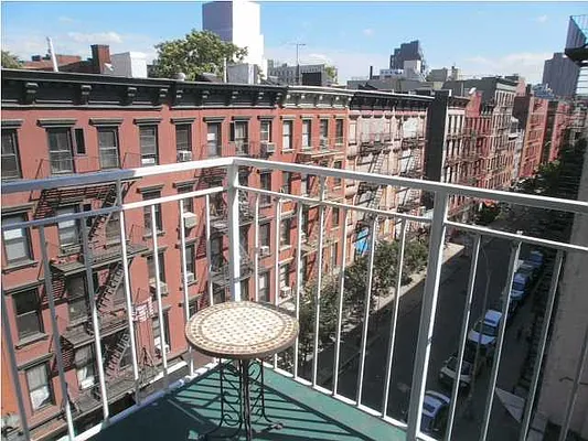 Sold by Realmart Realty LLC | media 3