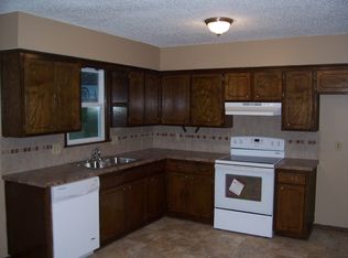 2008 SW Maple Ln, Oak Grove, MO 64075