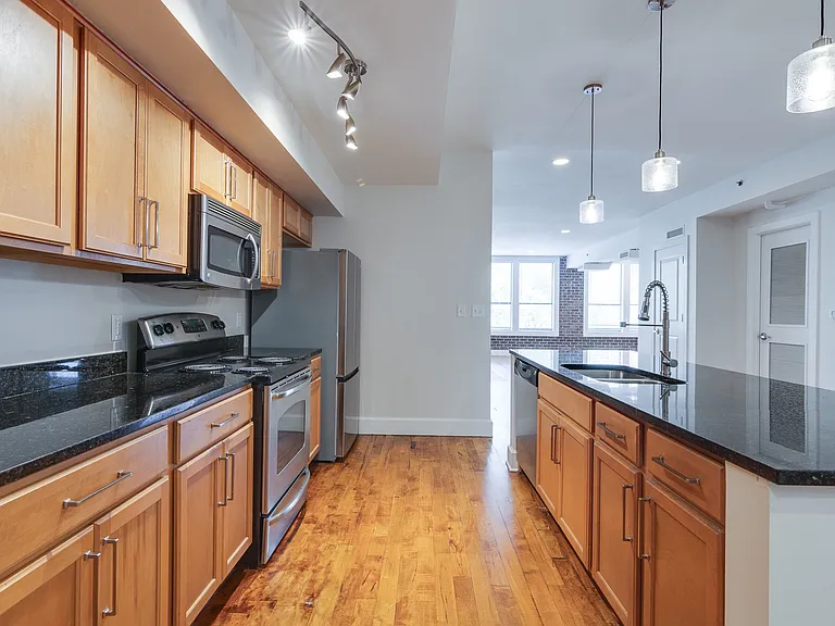 123 S Court Ave — Photo 7