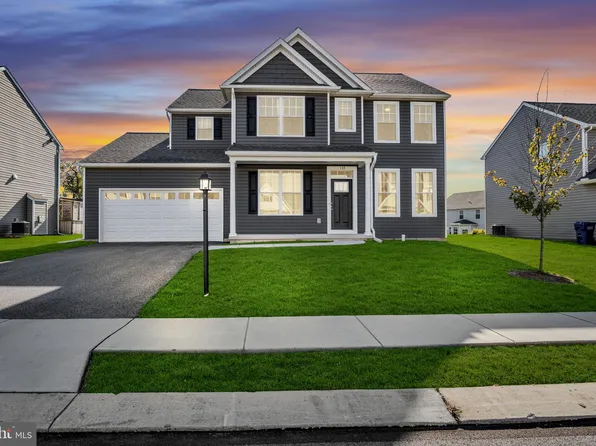 135 Callie Dr, York, PA 17404