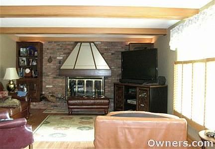 4th image of 8659 Bradford Ln