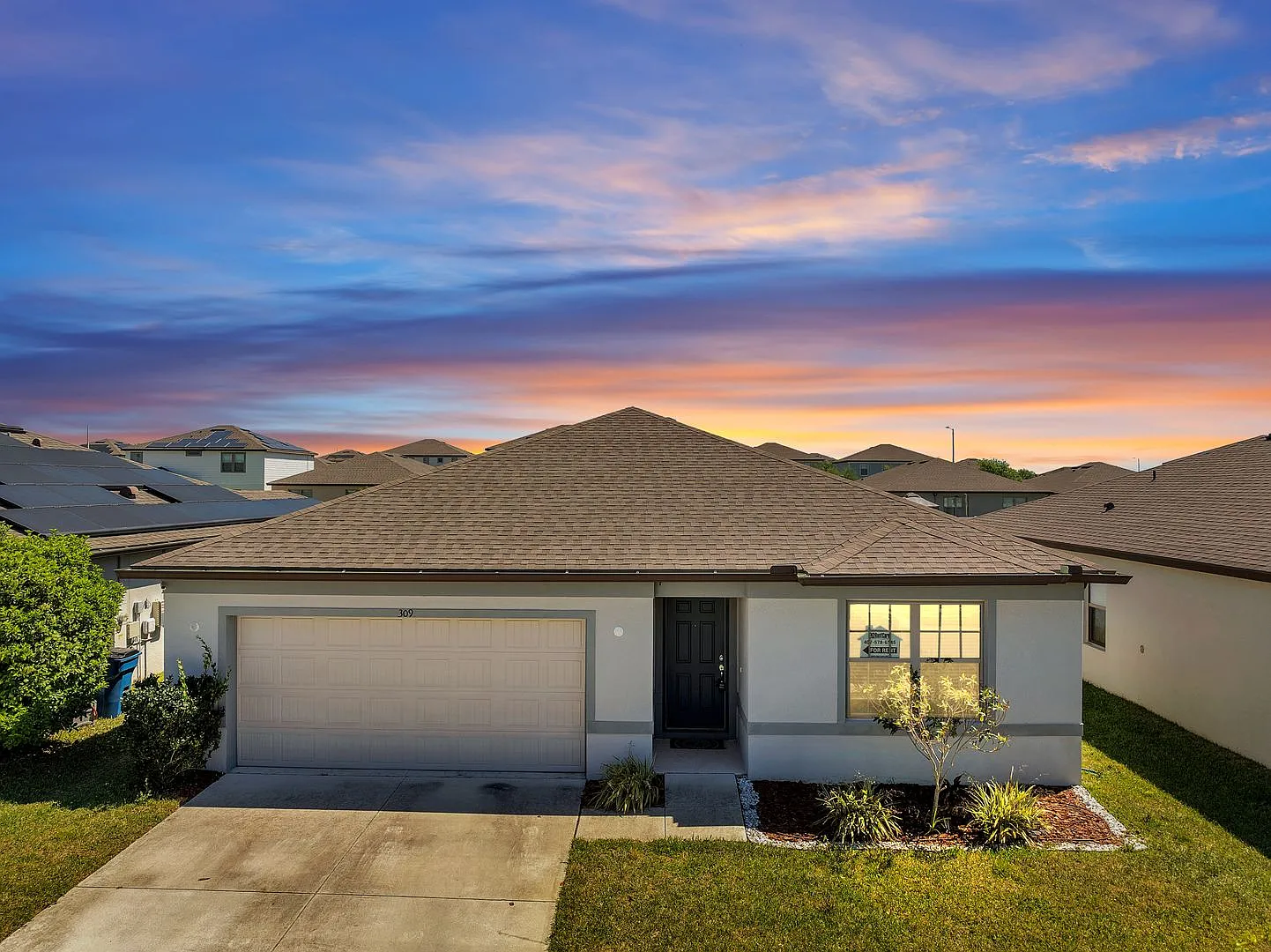 Lovely 4/2 in Davenport! Available now! — Photo 2