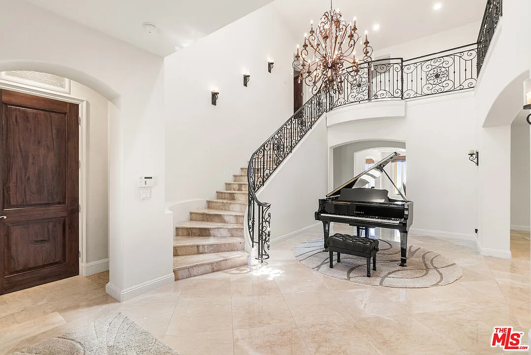 5 bed, 5.5 bath, 6068 sqft, $22,000 — Photo 4