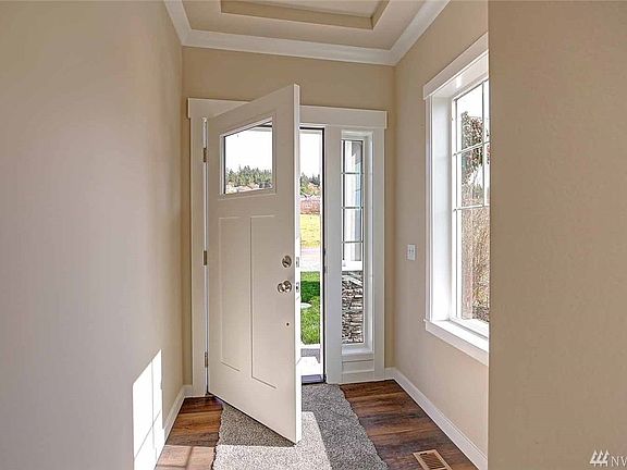 3rd image of 213 Tarragon Ave