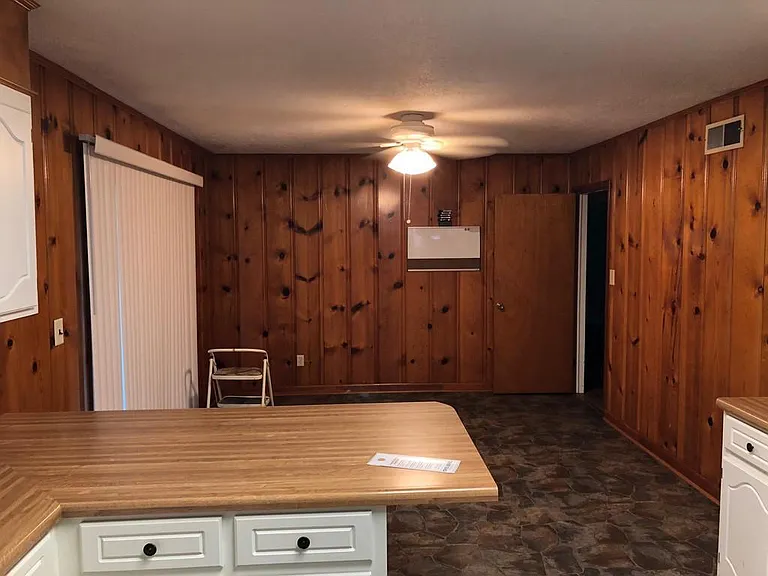 915 Eisenhower Dr — Photo 6