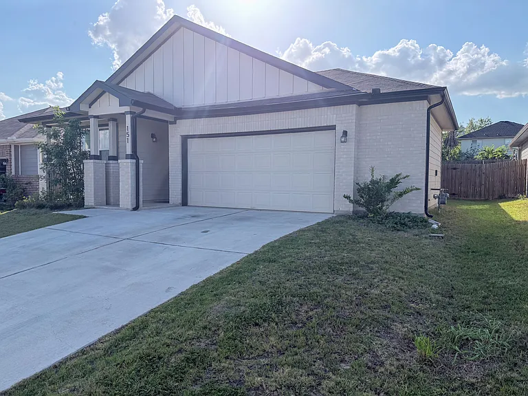 151 Lbj Ln — Photo 40