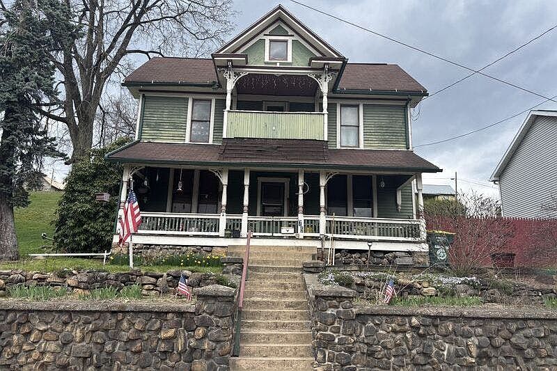 1st image of 76 Montgomery St