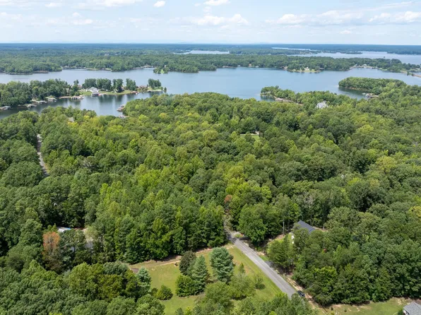 7 Hickory Ln, Bumpass, VA 23024