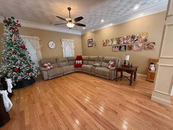 76 Rose St, Paintsville, KY 41240