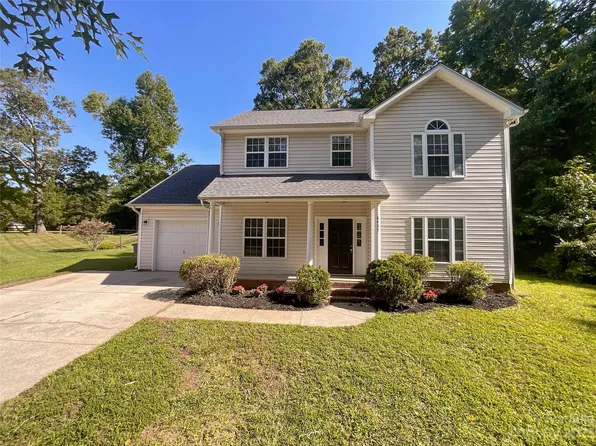 8437 Meadowcroft Ct, Charlotte, NC 28215