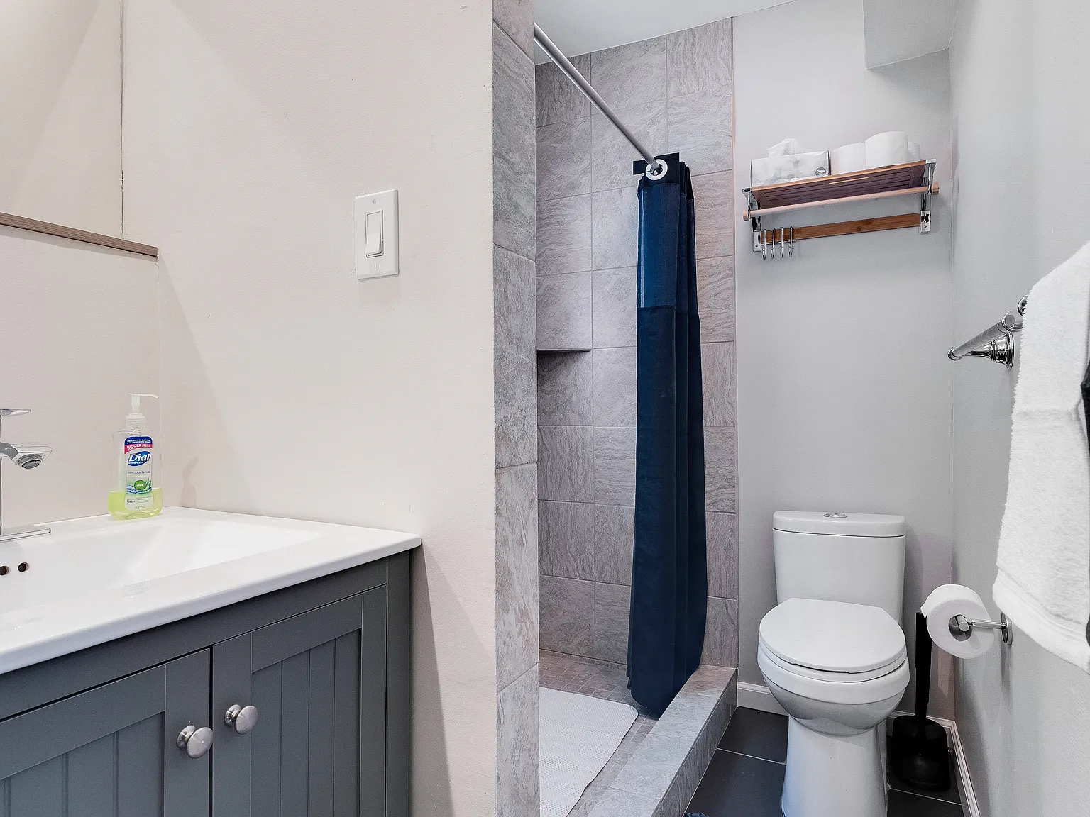 West Plaza Furnished Studio Apartments — Photo 2