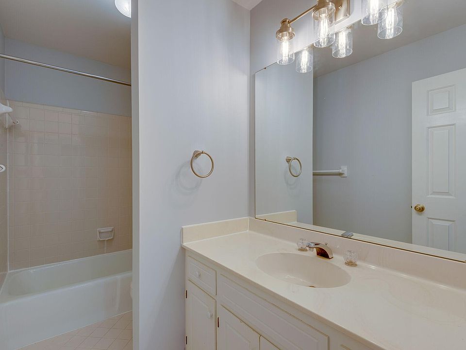 1st image of 2616 Leawood Ct #2616