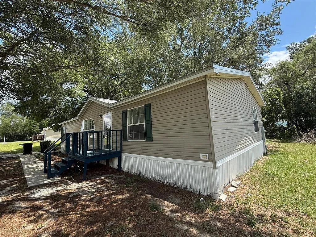 3 bed, 2.0 bath, 1404 sqft, $1,990 — Photo 2