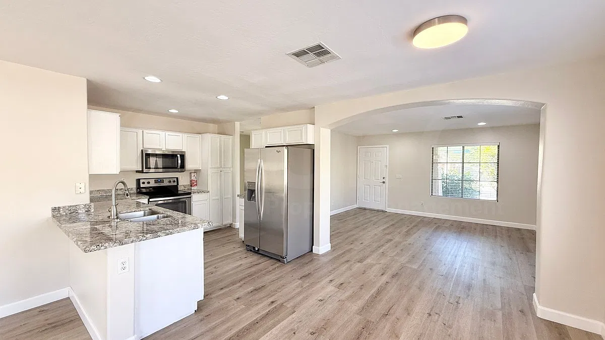3 bed, 2.0 bath, 1303 sqft, $1,750 — Photo 4