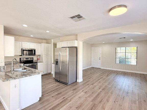 4th image of 2431 W Sawtooth Way