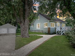 2297 Meadow St, Flushing, MI 48433