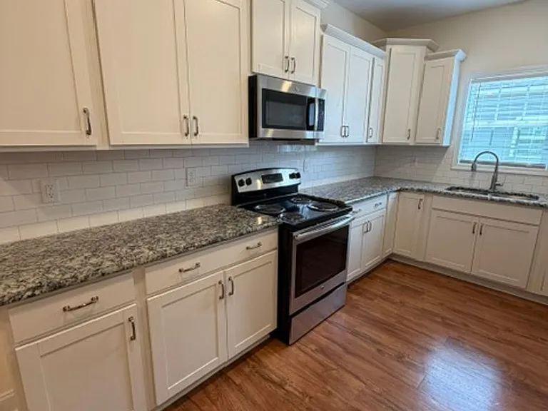913 Linwood Ave — Photo 14