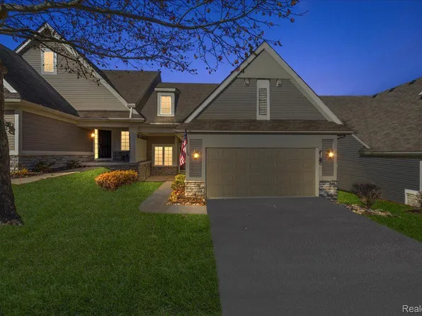 8126 Sequoia Ln, White Lake, MI 48386