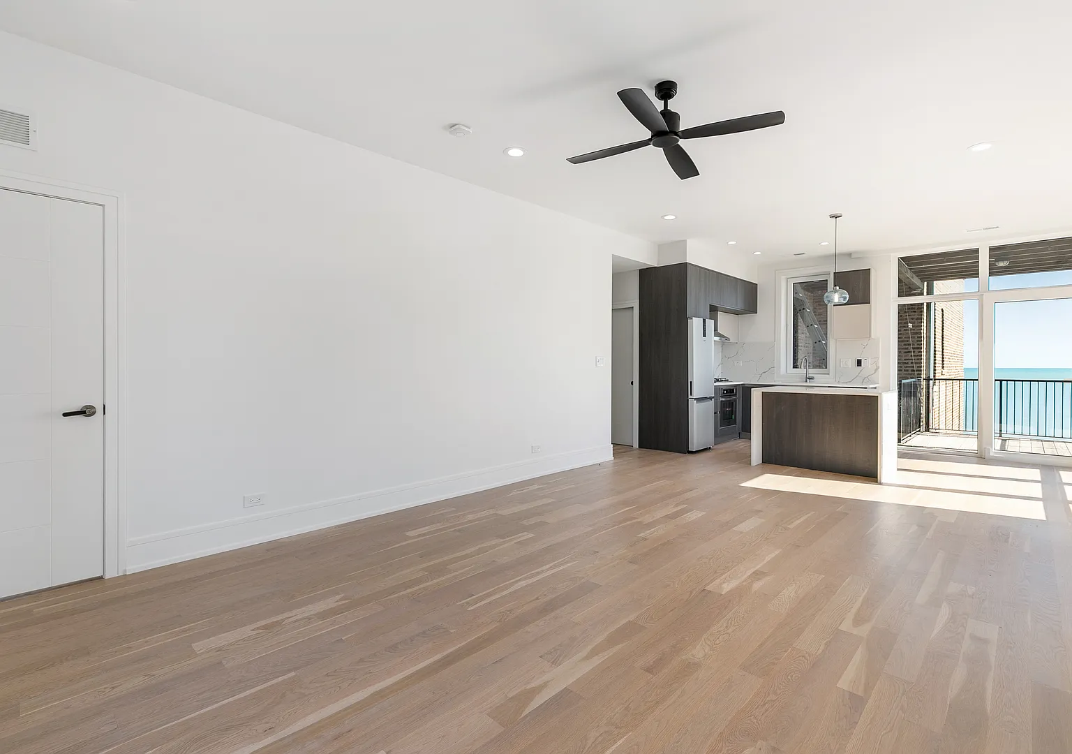 2 bed, 932 sqft, $3,761 — Photo 2