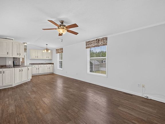 5th image of 67 Debby Ln