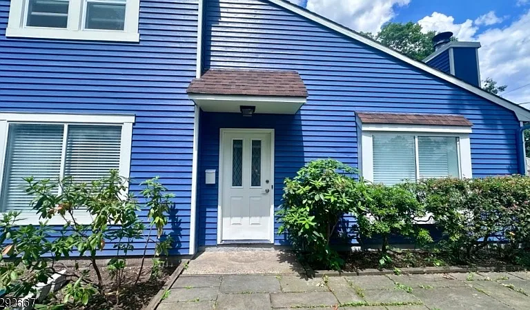221 Myrtle Ave — Photo 17
