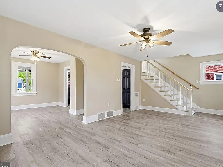517 Dunlap St — Photo 3